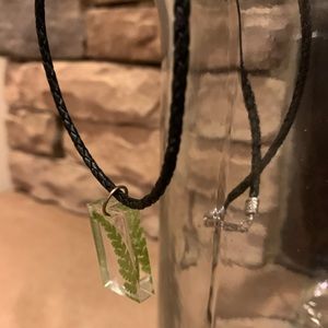 🌿Encased Hardy Fern Necklace 🌿